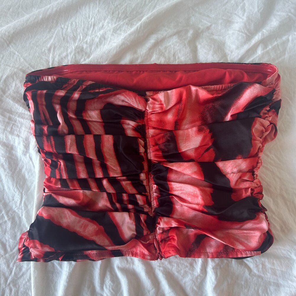 Superdown Della Ruched Strapless Top In Red Multi Size X-small - Picture 5 of 6